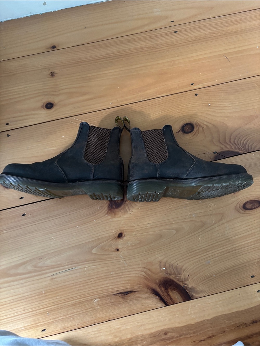 Dr. Martens 2976 Chelsea Boots - Picture 3 of 5
